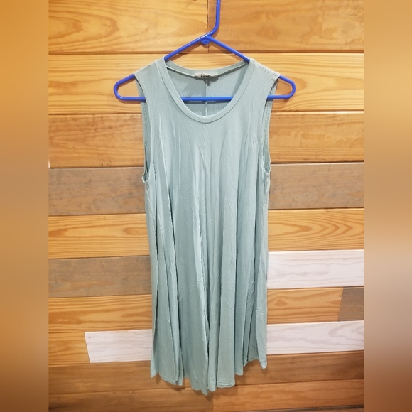 Umgee Dresses & Skirts - EUC Umgee sleeveless dress